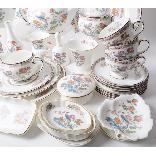 105 - Wedgwood - A vintage 20th century Wedgwood Kutani Crane pattern bone china tea service and decorativ... 