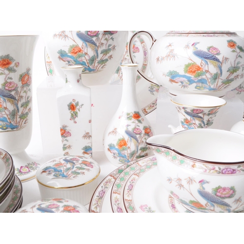 105 - Wedgwood - A vintage 20th century Wedgwood Kutani Crane pattern bone china tea service and decorativ... 