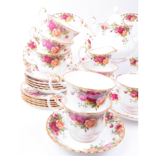 119 - Royal Albert - Late 20th century Old Country Roses bone china tea service to include tea cups, sauce... 