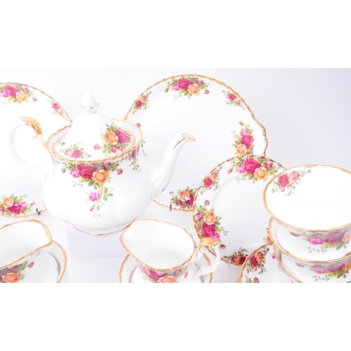 119 - Royal Albert - Late 20th century Old Country Roses bone china tea service to include tea cups, sauce... 