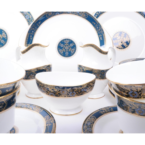 160 - Royal Doulton - Late 20th century china Carlyle patterned H. 5018 part dinner service. Comprised of ... 