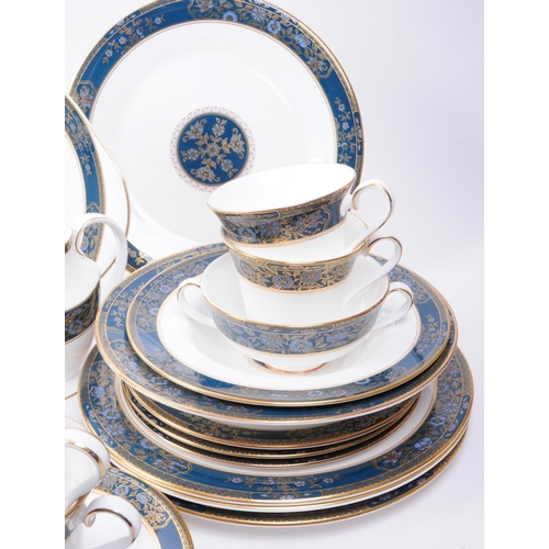 160 - Royal Doulton - Late 20th century china Carlyle patterned H. 5018 part dinner service. Comprised of ... 