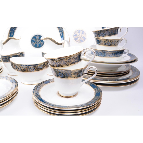 160 - Royal Doulton - Late 20th century china Carlyle patterned H. 5018 part dinner service. Comprised of ... 