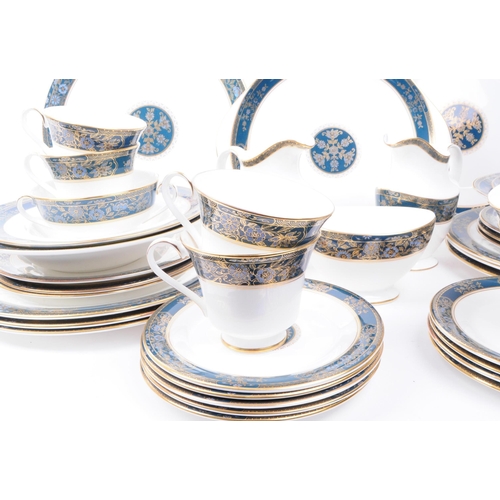 160 - Royal Doulton - Late 20th century china Carlyle patterned H. 5018 part dinner service. Comprised of ... 