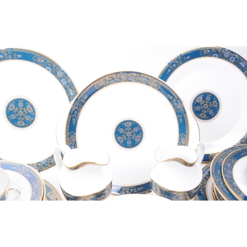 160 - Royal Doulton - Late 20th century china Carlyle patterned H. 5018 part dinner service. Comprised of ... 