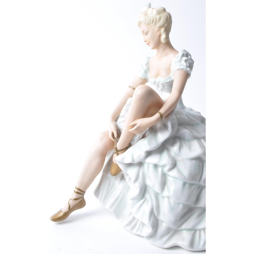 180 - Schaubach Kunst - A 20th century circa 1926 - 1950 Schaubach Kunst porcelain lady figure. The figure... 