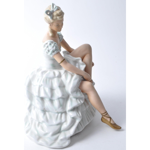 180 - Schaubach Kunst - A 20th century circa 1926 - 1950 Schaubach Kunst porcelain lady figure. The figure... 