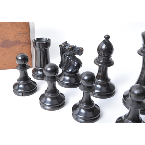 251 - A vintage 20th century turned wooden chess set. Having all thirty two pieces, in Staunton pattern. H... 