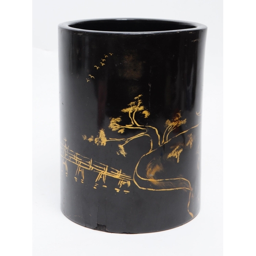 261 - Shanghai Tang - A vintage 20th century Shanghai Tang lacquered pencil pot / vase. The pot having bla... 