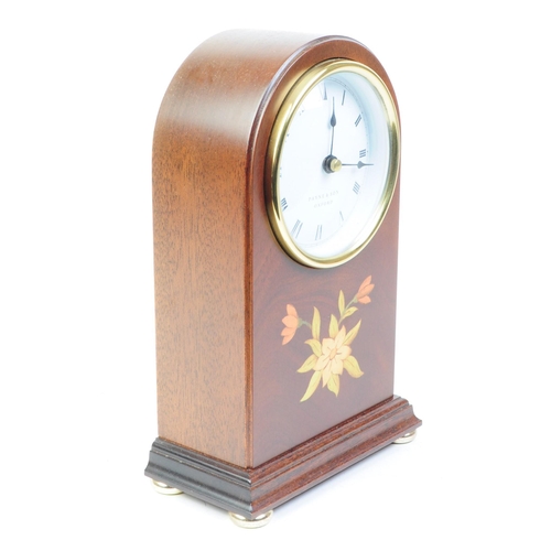 275 - Payne & Son - Late 20th century mahogany case mantel clock with inlaid floral design to the cent... 