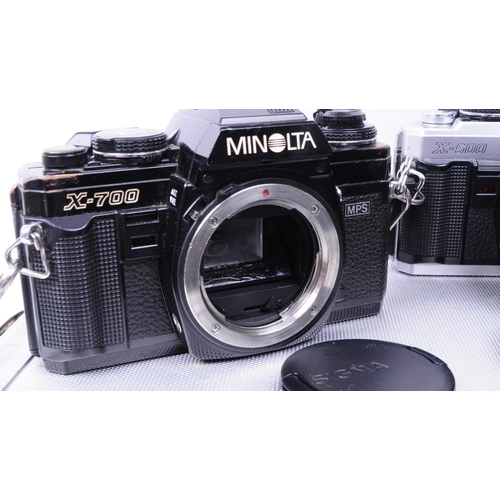 325 - Minolta - A collection of vintage mid 20th century Minolta 35mm SLR cameras and accessories. The col... 