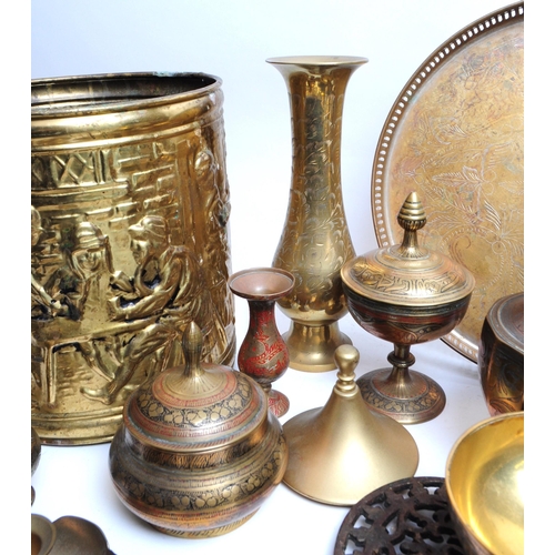 331 - A collection of early to mid mixed 20th century brass items. To include candle sticks, trivet, bowls... 