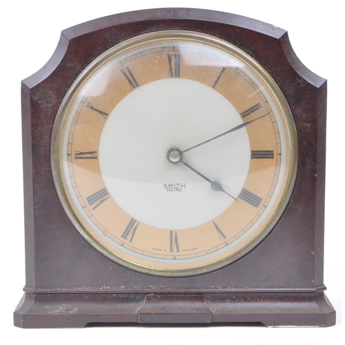 379 - Smiths, London - Collection of vintage 20th century mantel clocks. Art Deco examples with wooden exa... 