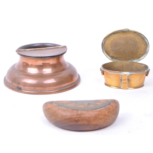 395 - Collection of 20th century brass and copper wares. Comprised of a foil lined brass tea caddy with re... 