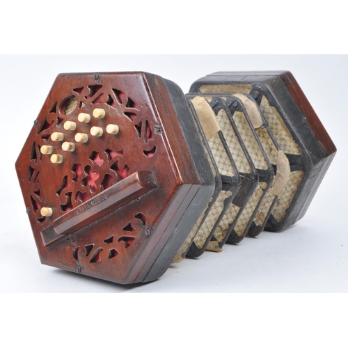 432 - Lachenal - An early 20th century Lachenal rosewood squeezebox concertina. The squeezebox in original... 