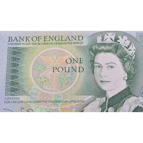 477 - A collection of 20th century British uncirculated currency banknotes. The collection to include twel... 