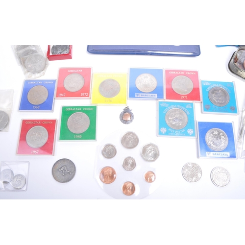 535 - A large collection of 19th and 20th century British and Foreign circulated and commemorative coins. ... 