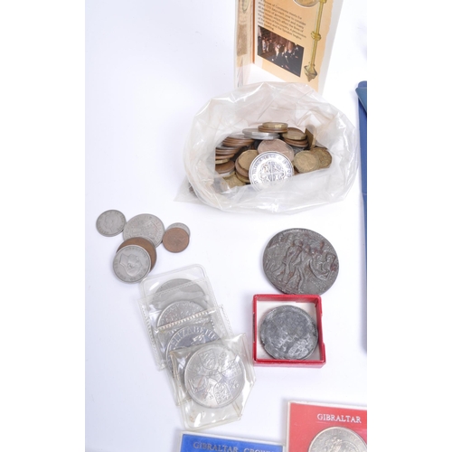 535 - A large collection of 19th and 20th century British and Foreign circulated and commemorative coins. ... 