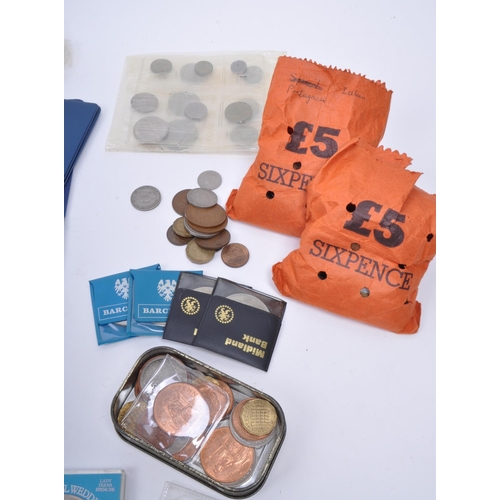 535 - A large collection of 19th and 20th century British and Foreign circulated and commemorative coins. ... 