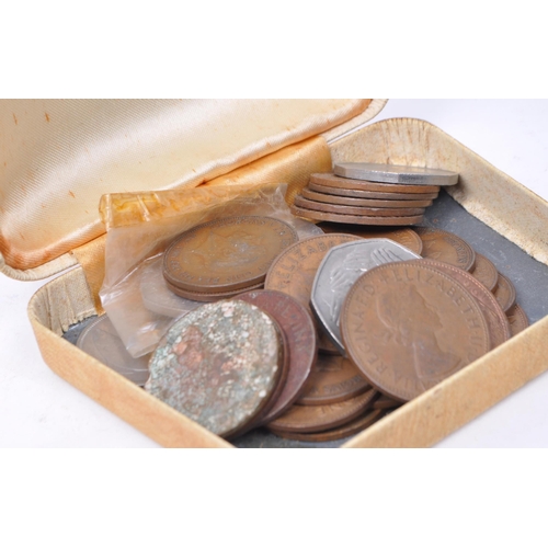 538 - A collection of 20th century British and Foreign coins and banknotes. The collection to include a sm... 