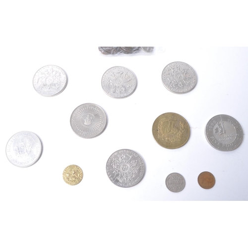 544 - A collection of 19th and 20th century alongside modern British and Foreign currency coins. The colle... 