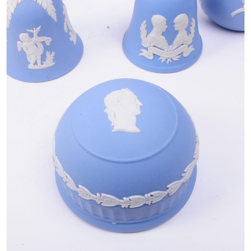 72 - Wedgwood - Jasperware - A collection of vintage 20th century sky blue bisque porcelain items. To inc... 