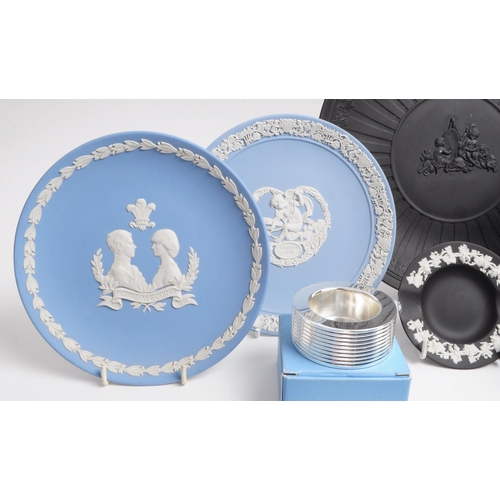 86 - Wedgwood - Jasperware - 20th century commemorative bisque porcelain plates, tea lights, ashtrays and... 