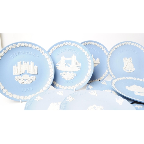 87 - Wedgwood - Jasperware - Late 20th / 21st century sky blue bisque porcelain commemorative Christmas p... 