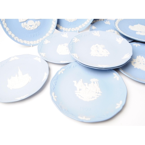 87 - Wedgwood - Jasperware - Late 20th / 21st century sky blue bisque porcelain commemorative Christmas p... 