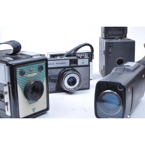 374 - A collection of vintage 20th century cameras and accessories. The collection to include a selection ... 