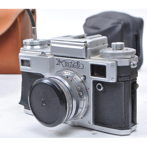 374 - A collection of vintage 20th century cameras and accessories. The collection to include a selection ... 