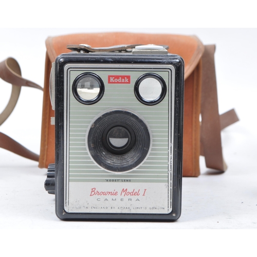 374 - A collection of vintage 20th century cameras and accessories. The collection to include a selection ... 