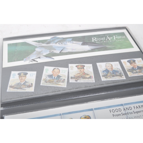 523 - A large collection of late 20th century presentation packs and first day covers, including themes su... 