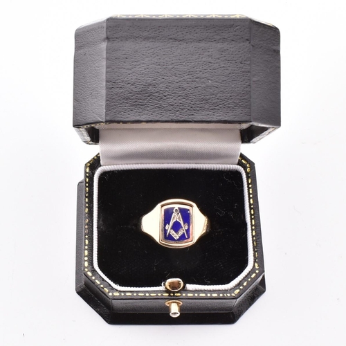 104 - A hallmarked 9ct gold Masonic flip ring. The yellow gold signet ring having a reversible square head... 