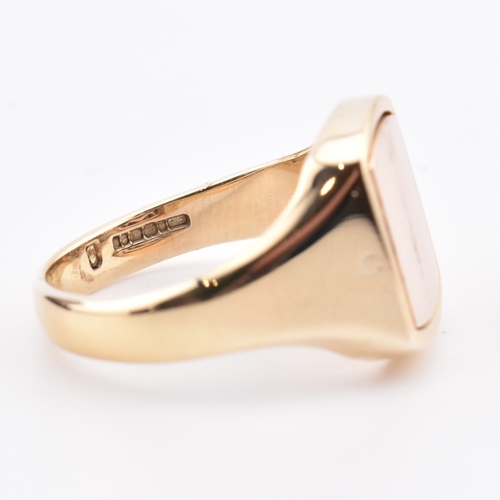 104 - A hallmarked 9ct gold Masonic flip ring. The yellow gold signet ring having a reversible square head... 