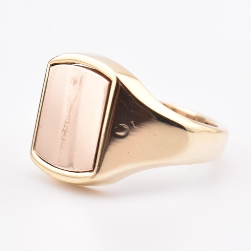 104 - A hallmarked 9ct gold Masonic flip ring. The yellow gold signet ring having a reversible square head... 