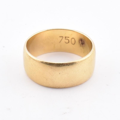 132 - A Turkish 18ct gold band ring. The polished yellow gold band ring marked 750K to inner shank. To com... 