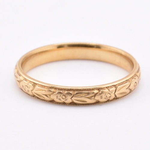 172 - A hallmarked 18ct gold band ring. The ring having foliate decoration to the band. Hallmarked for Lon... 