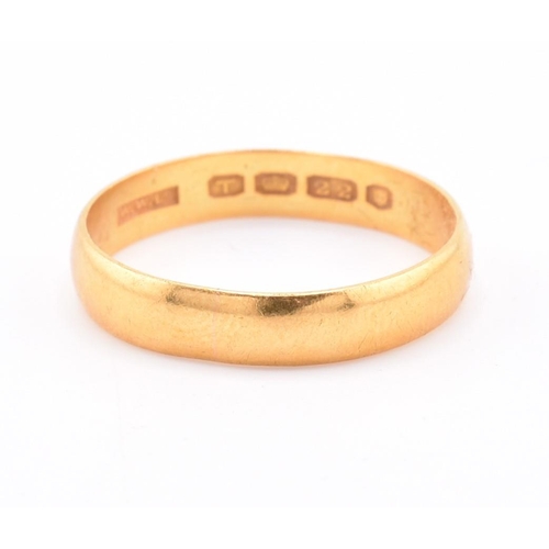 174 - Hallmarked 22ct gold band ring. Hallmarked London 1954, makers mark WW Ltd. Gross weight 4.2g. All w... 