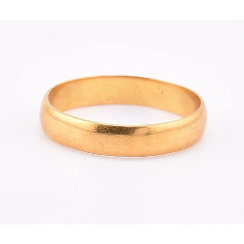 174 - Hallmarked 22ct gold band ring. Hallmarked London 1954, makers mark WW Ltd. Gross weight 4.2g. All w... 