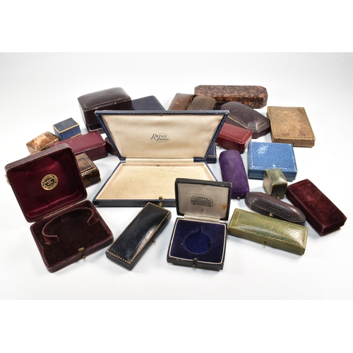 315 - An assortment of jewellery boxes. The collection of antique and later jewellery boxes to include nec... 