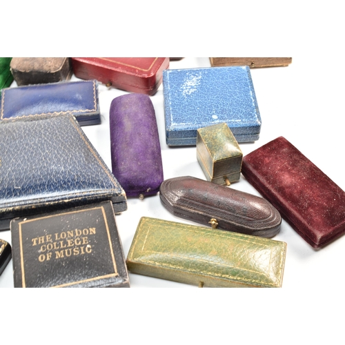 315 - An assortment of jewellery boxes. The collection of antique and later jewellery boxes to include nec... 