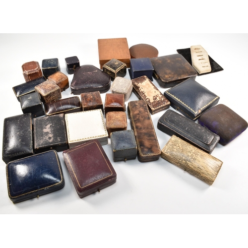 325 - An assortment of jewellery boxes. The collection of antique and later jewellery boxes to include nec... 