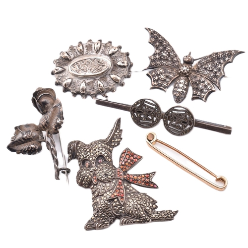 330 - A collection of brooch pins including silver and metal. The lot to include a 12ct front, back and si... 