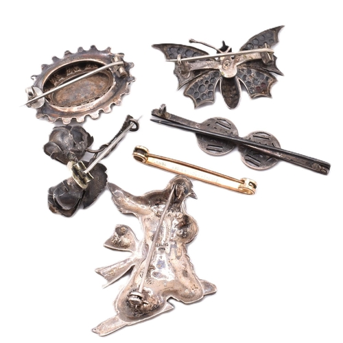 330 - A collection of brooch pins including silver and metal. The lot to include a 12ct front, back and si... 