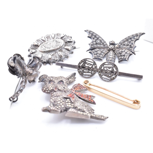 330 - A collection of brooch pins including silver and metal. The lot to include a 12ct front, back and si... 