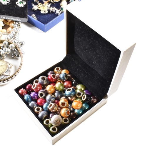 331 - A large collection of vintage and modern costume jewellery. The Jewellery to include necklaces earri... 