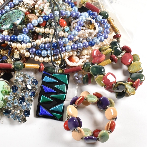 337 - A large quantity of costume jewellery and watches to include bead necklaces, bracelets, brooches. Th... 