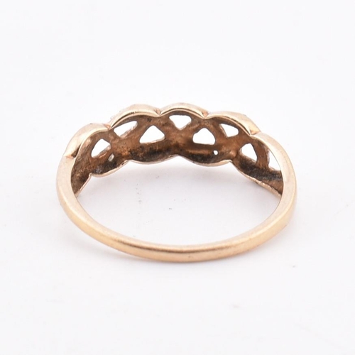 346 - A hallmarked 9ct gold and diamond ring AF. The 9ct yellow gold ring having a pierced, weaved design ... 