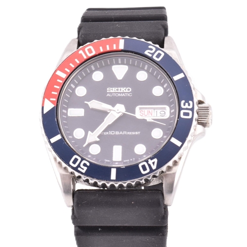 390 - A Seiko automatic diver’s wristwatch. The watch having a dark blue dial, red and blue 'Pepsi' bezel,... 